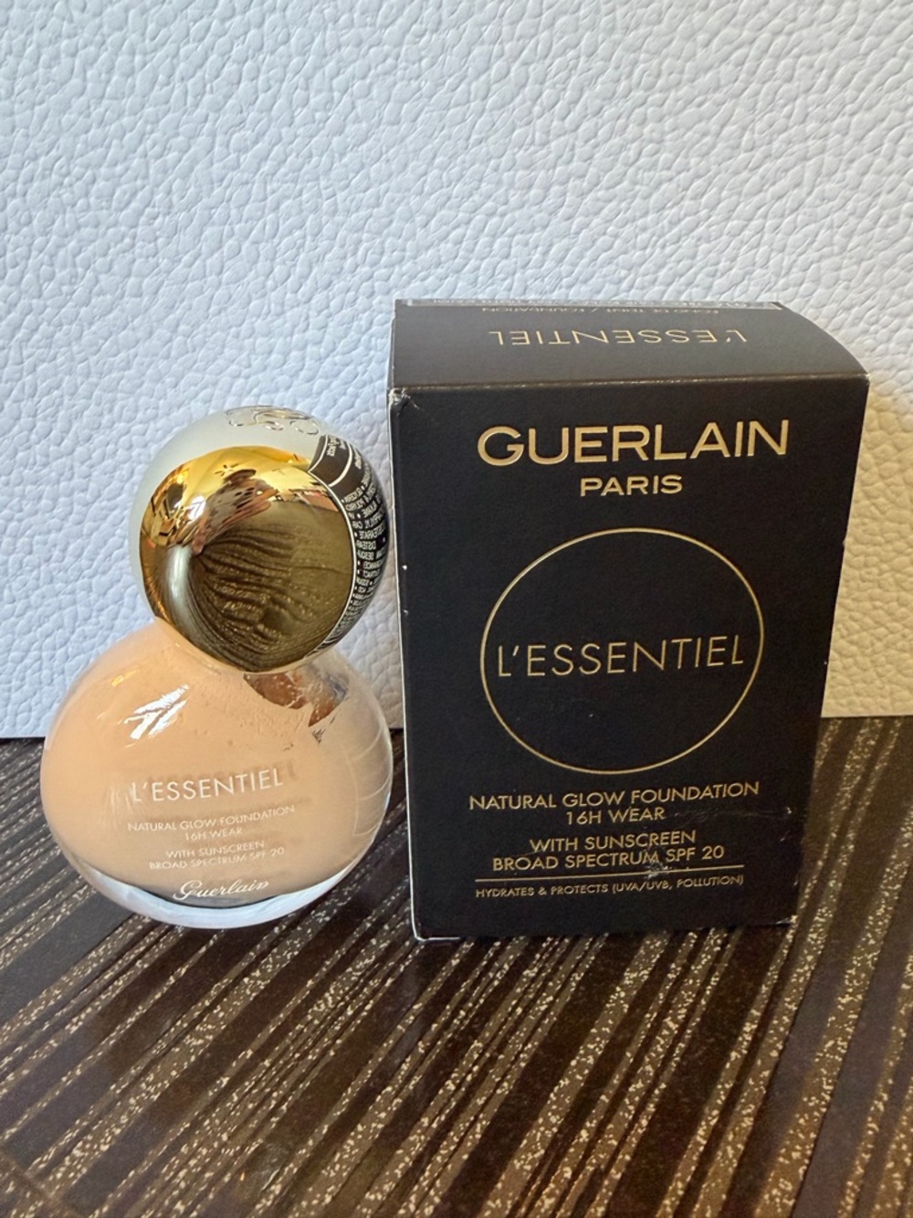 GUERLAIN L'ESSENTIEL Natural Glow Foundation 01C Very Light Cool